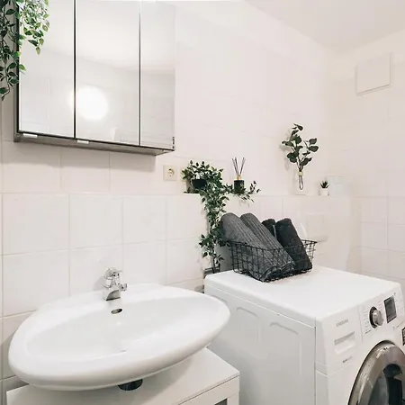 Modernes Mit Heimkino In Apartman *