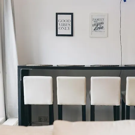 Modernes Mit Heimkino In 아파트 *