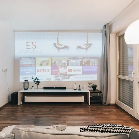아파트 Modernes Mit Heimkino In *