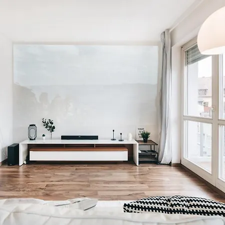 Apartment Modernes Mit Heimkino In Dresden